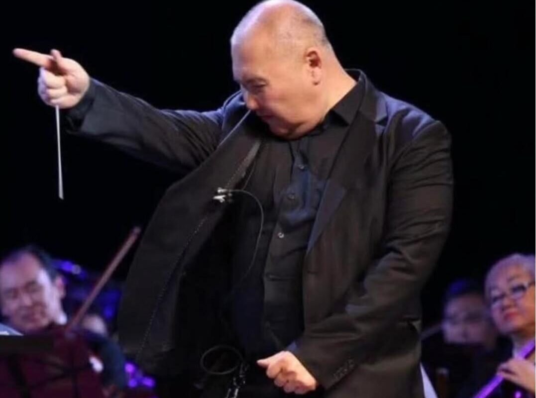 Nur Omurbayev, Dirigent des Estraden Sinfonieorchesters Kirgistans